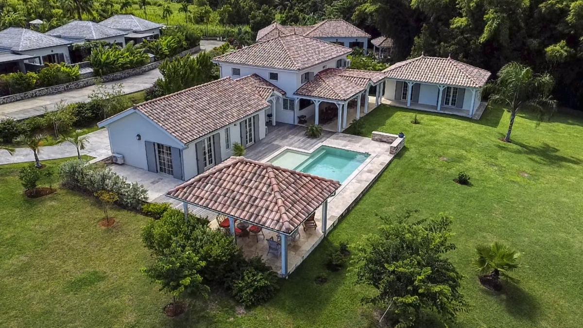 Villa Petit Bourg avec piscine - vue du ciel 37
